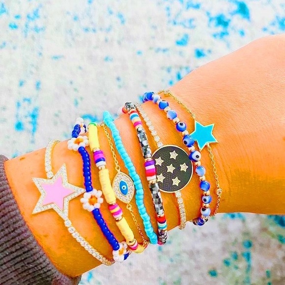 Meet your posher , Eva 🌴 - Picture 3 of 5